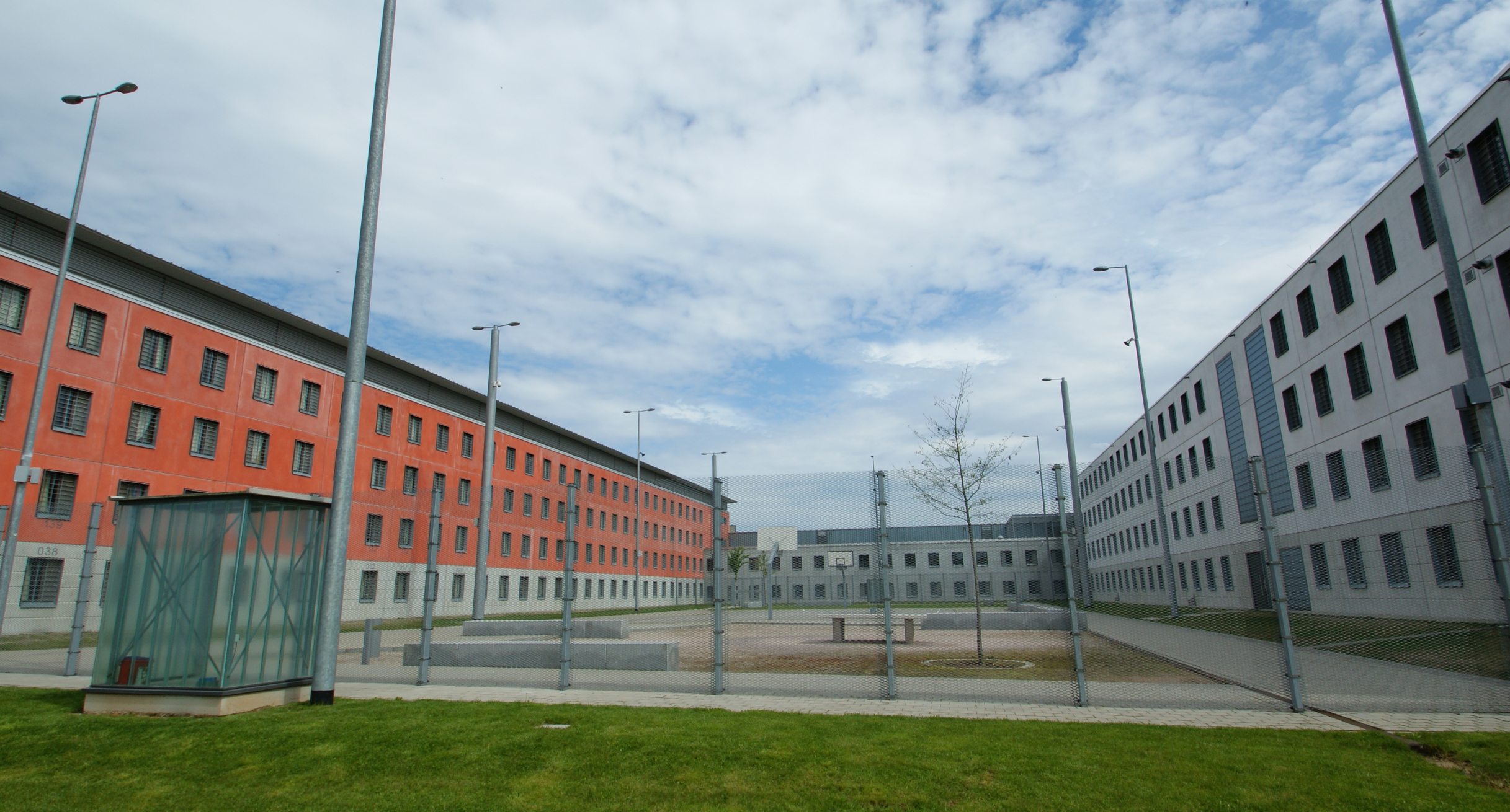 Hofansicht innerhalb der Justizvollzugsanstalt Offenburg